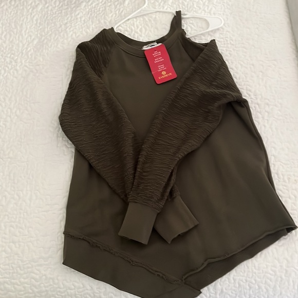 Evereve, olive green, asymmetrical, shoulder, cut out top - Picture 5 of 7